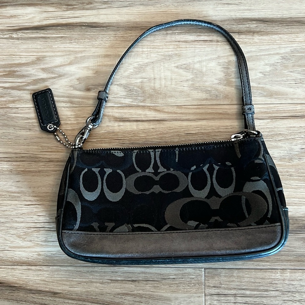 Small Coach Handbag. Smoke free environment.